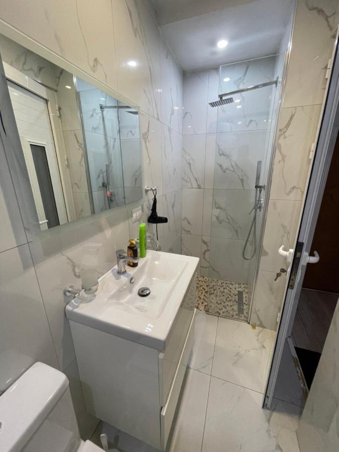 Downtown Modern Studio Apartment Τίρανα Εξωτερικό φωτογραφία