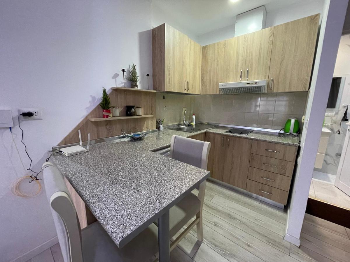 Downtown Modern Studio Apartment Τίρανα Εξωτερικό φωτογραφία